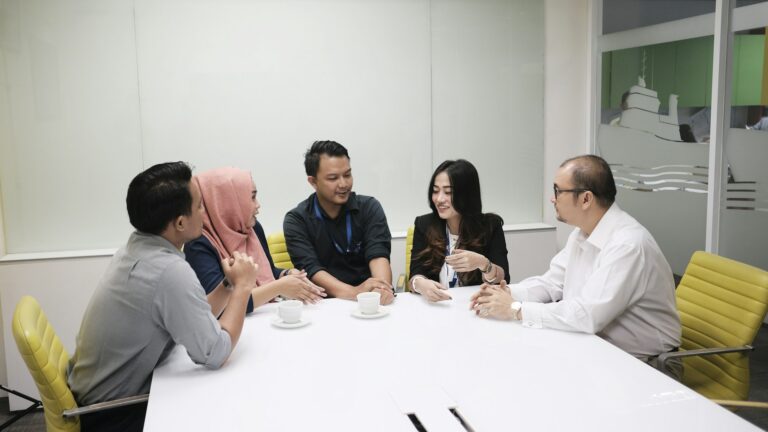 lingkungan kerja positif di sekolah